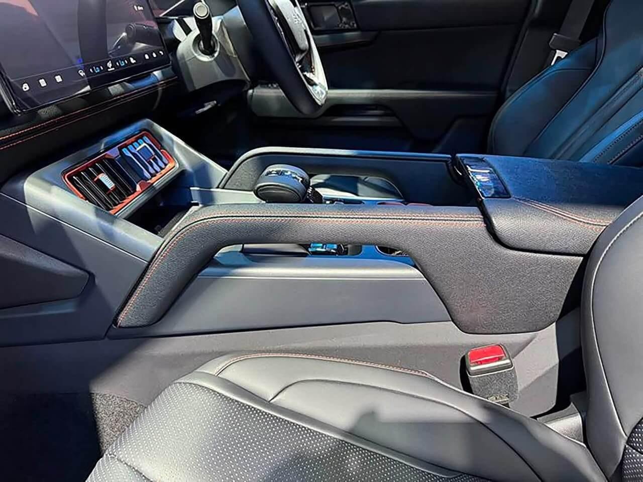 BYD Shark 6 dashboard, center console and gear selector
